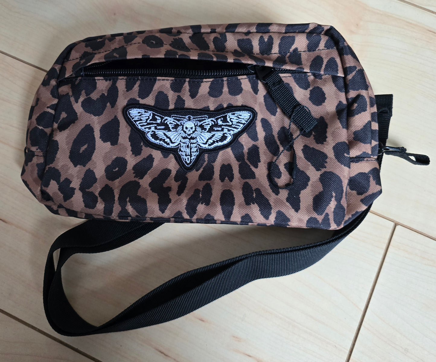 HIP BAG MOTH LEO EMB