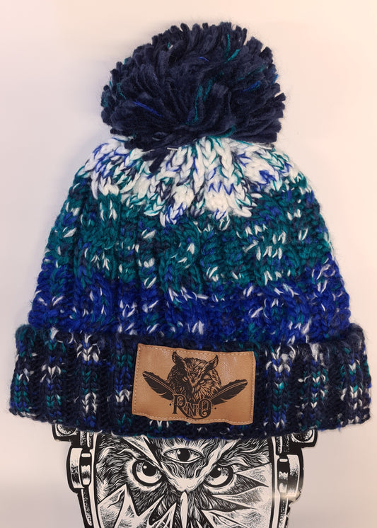 BEANIE POM POM BOMMEL FEATHER VEGANLEATHER ALPINE BLUES