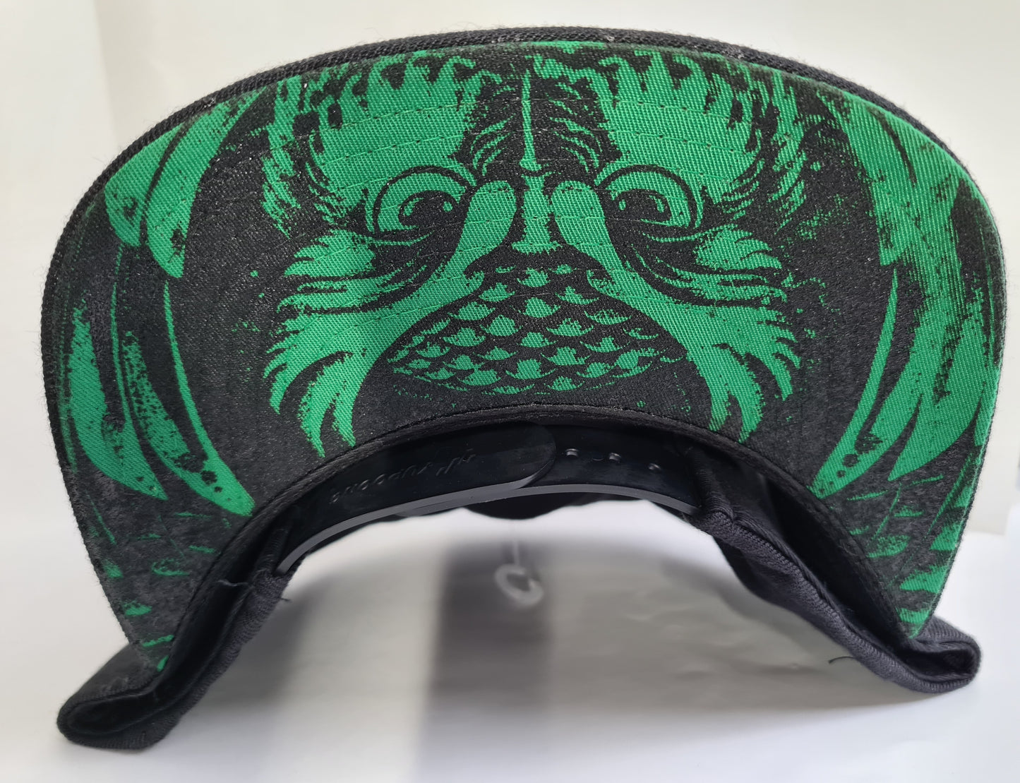 SNAPBACK FEATHER PRINT Black