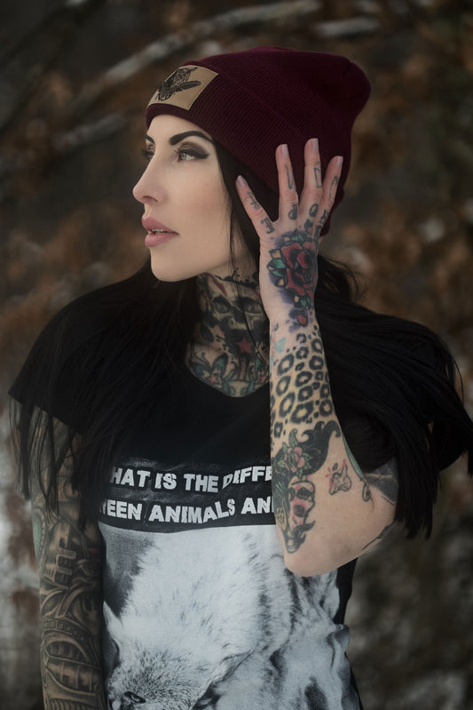 BEANIE FEATHER VEGAN LEATHER BURGUNDY