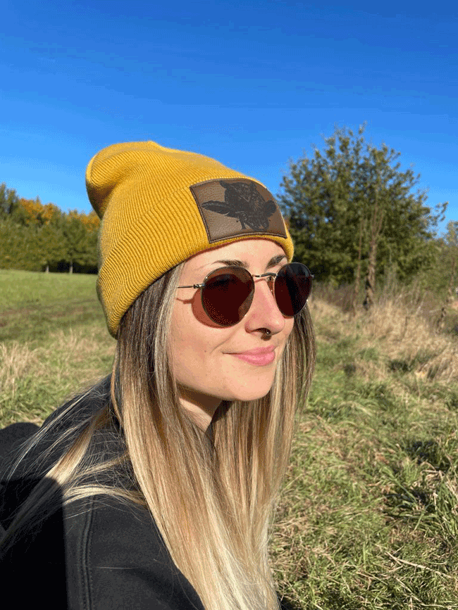 BEANIE FEATHER VEGAN LEATHER MUSTARD