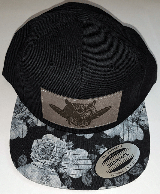 RNO SNAPBACK FEATHER ROSES BLACKWHITE