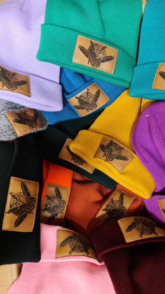 BEANIE FEATHER VEGANLEATHER DESIGN VERSCH. FARBEN