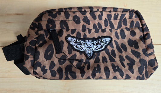 HIP BAG MOTH LEO EMB