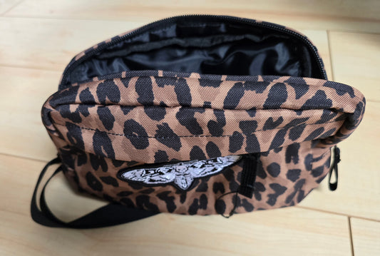 HIP BAG MOTH LEO EMB